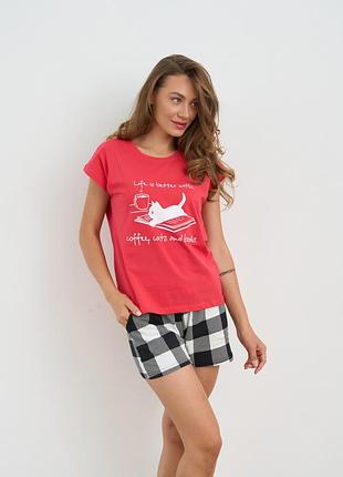 Женская пижама комплект с шортиками в клетку - кофе, котики и книги nicoletta 60244 m, красный