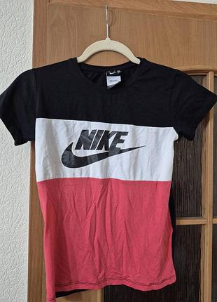 Спортивна футболка nike