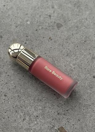 Рідкі рум'яна rare beauty soft pinch liquid blush у відтінку happy 7,5 мл