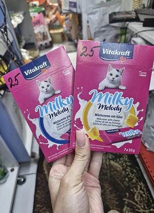 Ласощі для котів бренду vitakraft milky melody у форматі крем-снеку вітакрафт ласощі для котів мілк мелоді