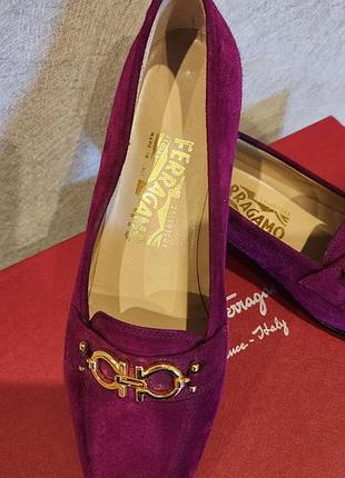 Замшеві лофери від salvatore ferragamo