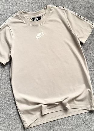 Спортивна футболка  nike