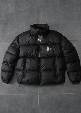 Мужской пуховик stussy черный без капюшона зимняя куртка стусси теплая короткая дутая lssp0004