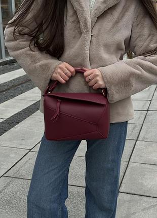 Женская сумка loewe small puzzle bag in classic calfskin burgundy бордовая