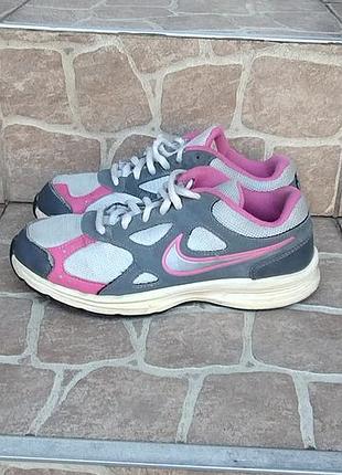 Женские кроссовки nike.