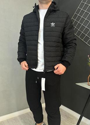 Осіння чоловіча куртка adidas чорна стьобана куртка з капюшоном на осінь чоловіча чорна чоловіча куртка adidas