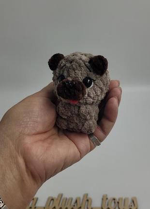 Мягкая вязаная игрушка брелок мопс