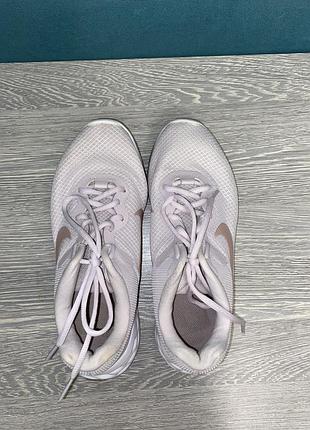 Жіночі кросівки для бігу nike w revolution 38-38,5 р. біло-рожеві