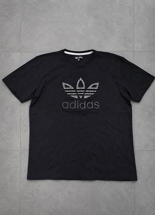 Стильна футболка adidas  р. хл