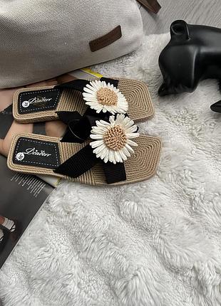 Стильні літні шльопанці з ромашками 🌼