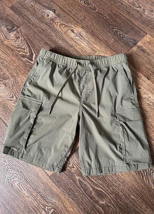 Чоловічі шорти від бренду h&m стандартного крою (regular fit) m на  l великомірні .