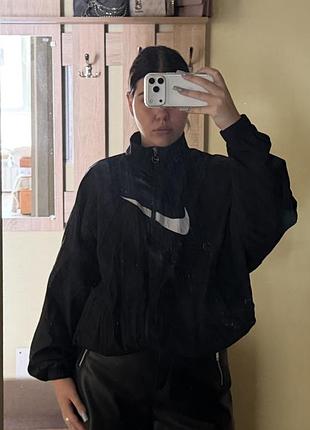 Вітровка nike чорного кольору, розмір м (носила 4 рази)