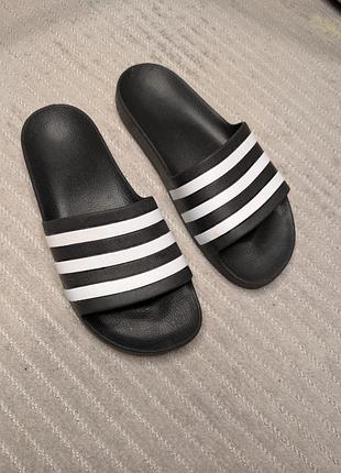 Шлепки шлепанці adidas 40 р 25.5см стан нових
