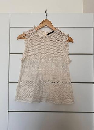 Блуза в сеточку с принтом от zara