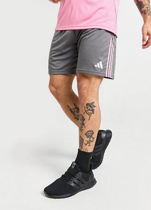 Чоловічі спортивні шорти adidas