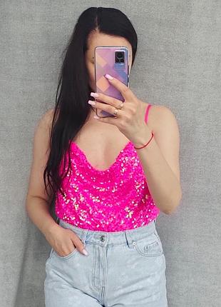Боди женское в пайетки розового цвета на брителях