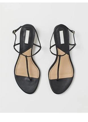 Шкіряні чорні босоніжки h&m, 39, kitten heels, кітен хілс, вʼєтнамки