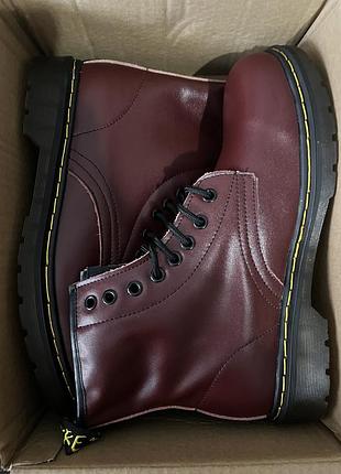 Нові черевики в стилі dr. martens 1460 cherry red. жодного разу не взувалися. розмір 44. стан новий