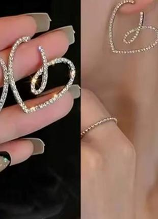 Серьги плесени серебристого цвета с сердечками