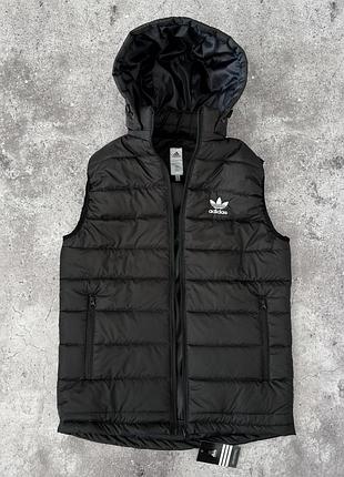 Демісезонна жилетка adidas чоловіча чорна, стьобана жилетка адідас з капюшоном, безрукавка адідас для хлопця
