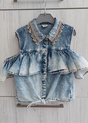 Джинсовый топ от river island имеет эффектный воротник, украшенный стразами