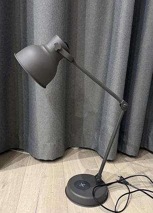 Настільна лампа з бездротовою зарядкою ikea
