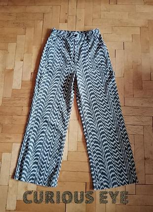 Стильные джинсы принтованные topshop