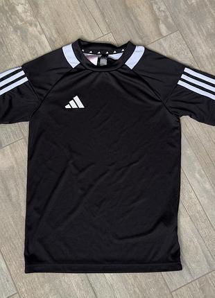 Футболка adidas 9-10(140 см)