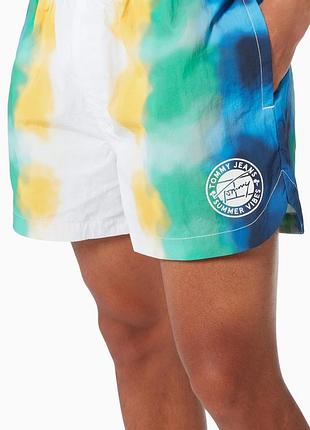 Чоловічі шорти пляжні tommy jeans тай-дай tie-dye runner shorts in recycled nylon blend оригінал