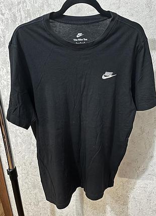 Оригінальна чорна футболка nike