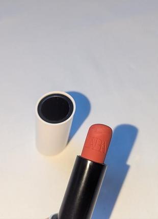 Помада zara ultimatte matte lipstick (або 750, або 701)
