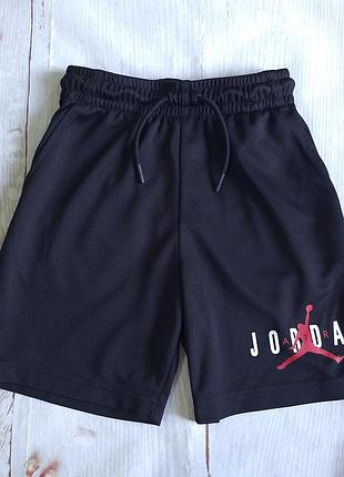 Спортивные шорты jordan на рост 122-128.