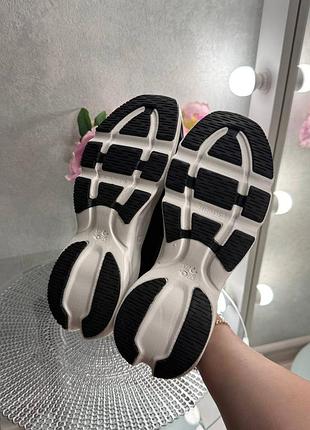 On cloudsolo x loewe white / black 3