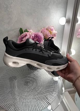 On cloudsolo x loewe white / black 7