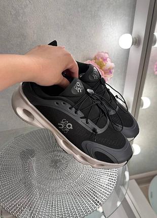 On cloudsolo x loewe white / black 6