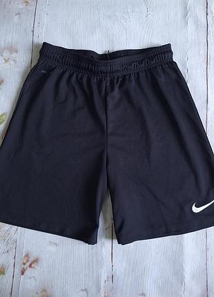 Спортивні шорти nike вказан зріст 147-158.