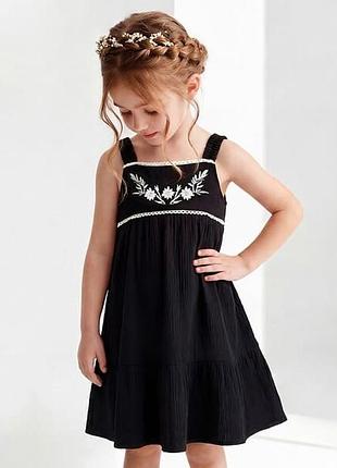 Крутой черный хлопковый сарафан из муслина и с вышивкой от primark 4-5 лет (104-110)