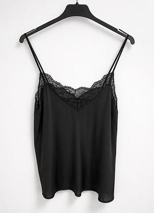 Топ з мереживом stradivarius