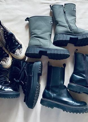 Продам чоботи , черевики для дівчинки 🖤