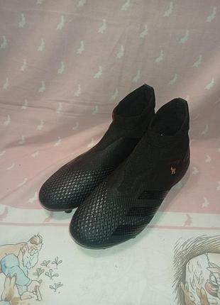 Бутси adidas predator.          . 2