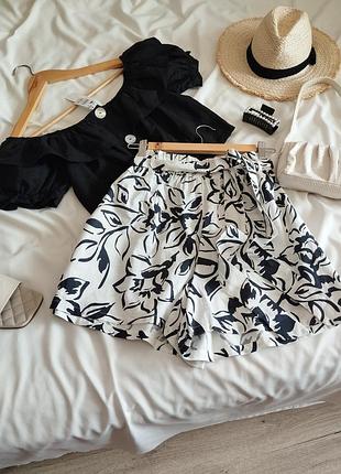 Біло-чорні шорти з рослинним принтом і поясом new look l xl