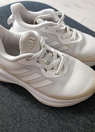 Кросівки білі adidas