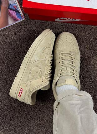 Nike sb dunk low x supreme beige 3