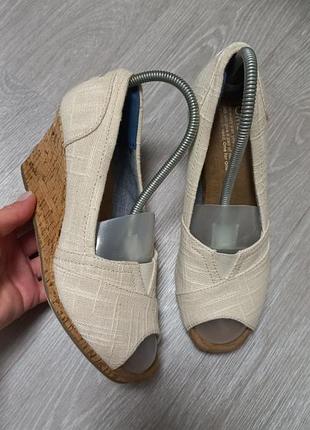 Женские босоножки Toms