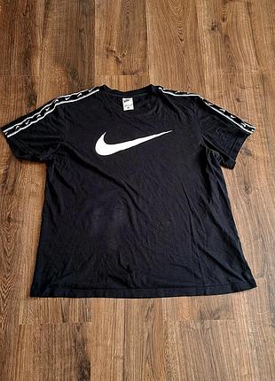 Мужская уникальная футболка nike с большим лого на лампасах оригинал