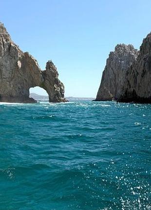 Фотофасад на паркан, фотосітка вигляд на море через арку
