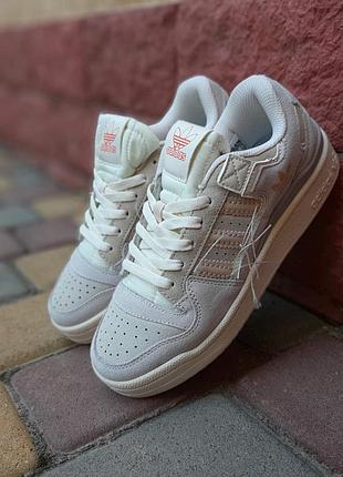 Adidas forum low серый золотой знак замша