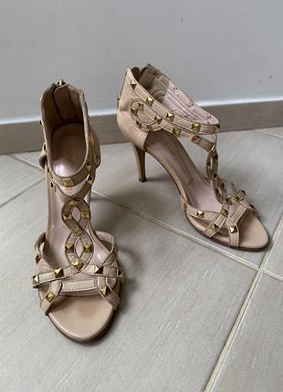 Продам шкіряні босоніжки pretty small shoes