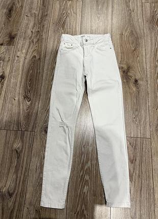 Продам білі джинси bershka xs