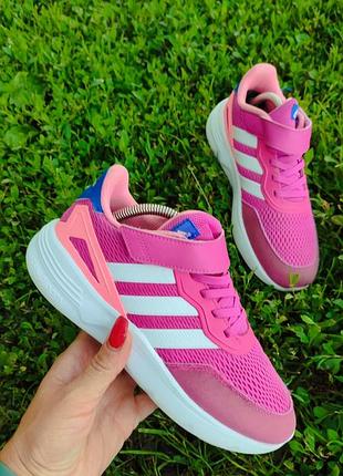 Розовые кроссовки adidas nebzed имеют липучки